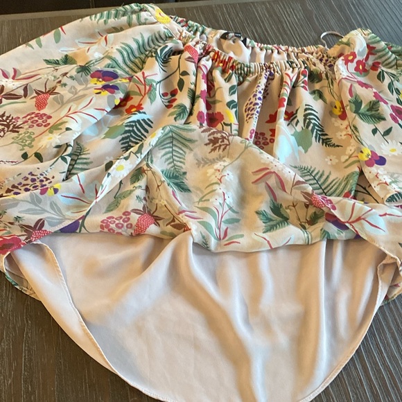 RW & Co. ladies fully lined blouse in size extra small. - Picture 5 of 8